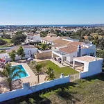 Stunning Luxury Private Pool, Gale