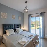 Stunning Luxury Private Pool, Gale