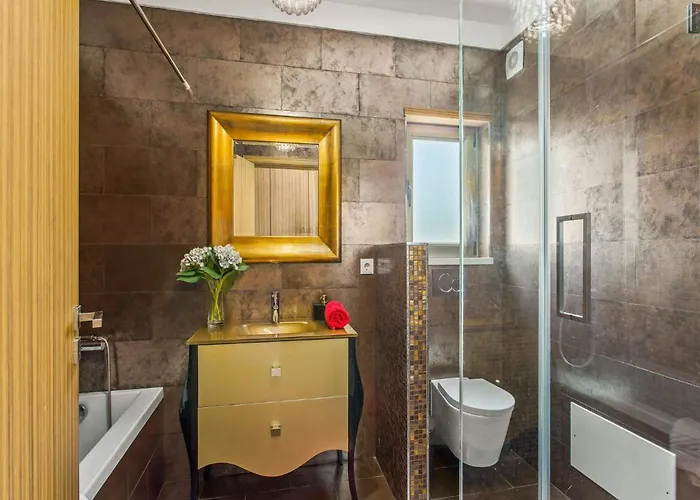 Stunning Luxury Private Pool, Gale