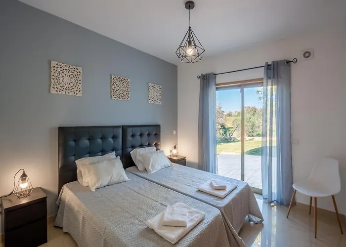 Stunning Luxury Private Pool, Gale